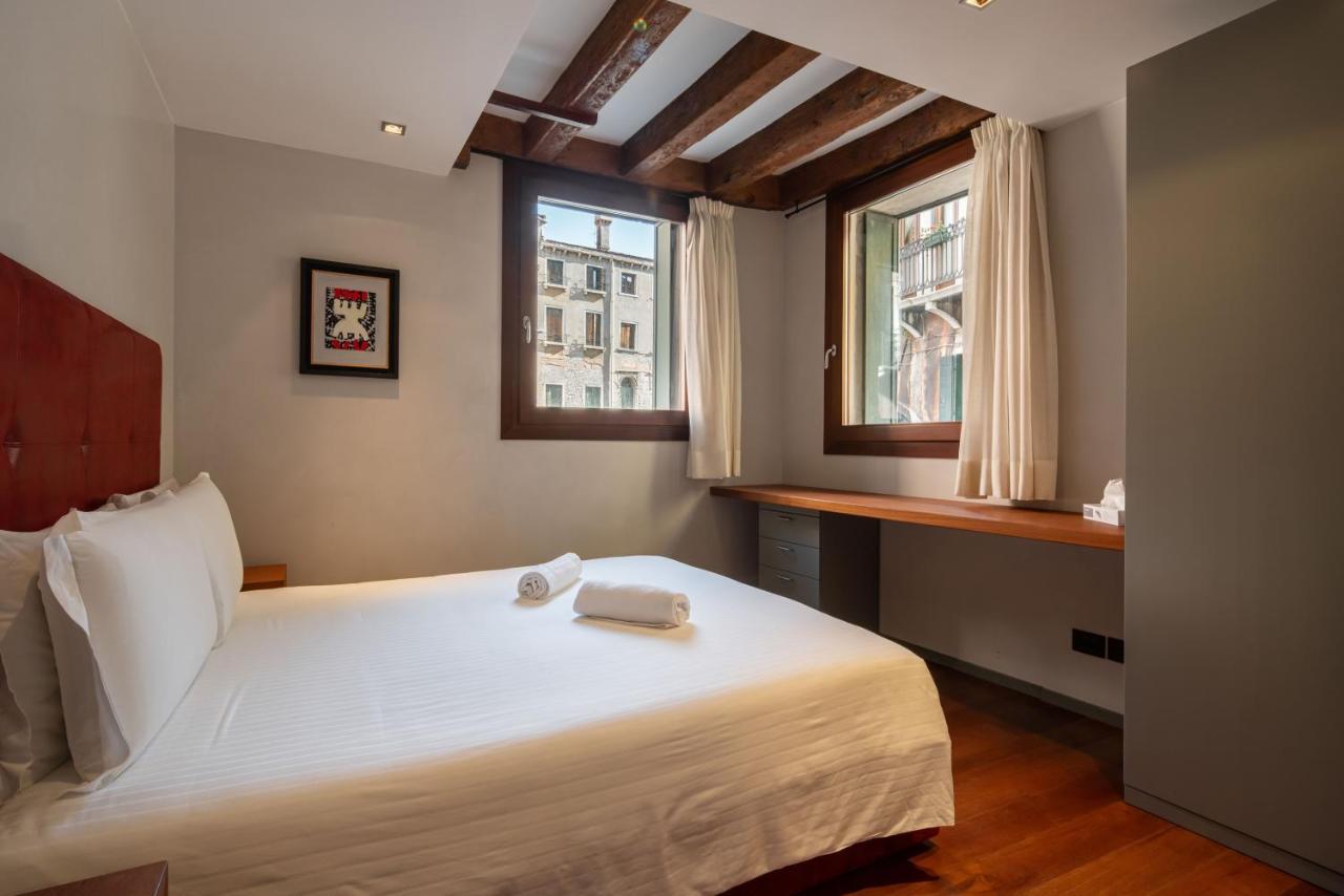 Ve.n.i.ce Cera San Moise Venedig
