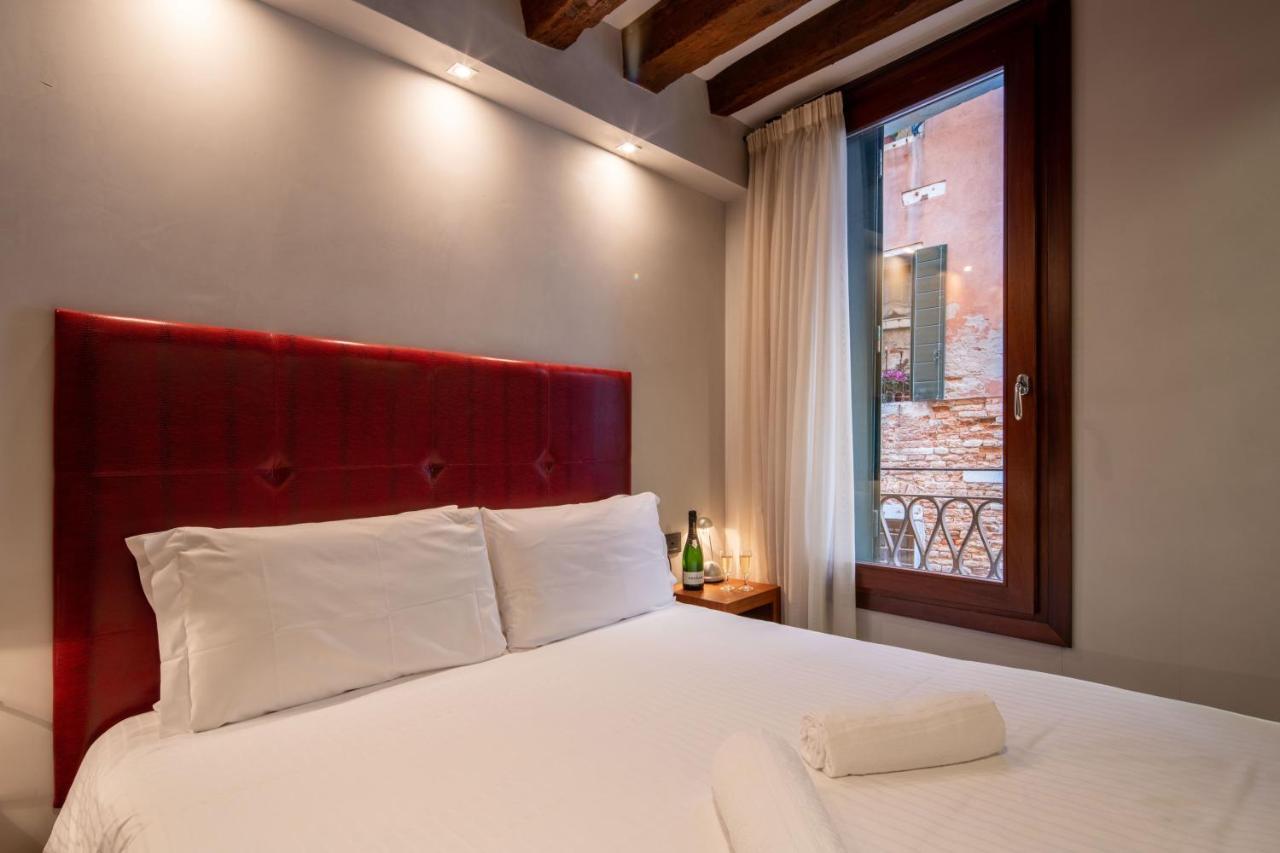 Ve.n.i.ce Cera San Moise * Venedig